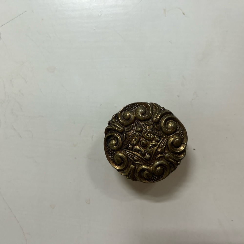 Drawer pull knobs